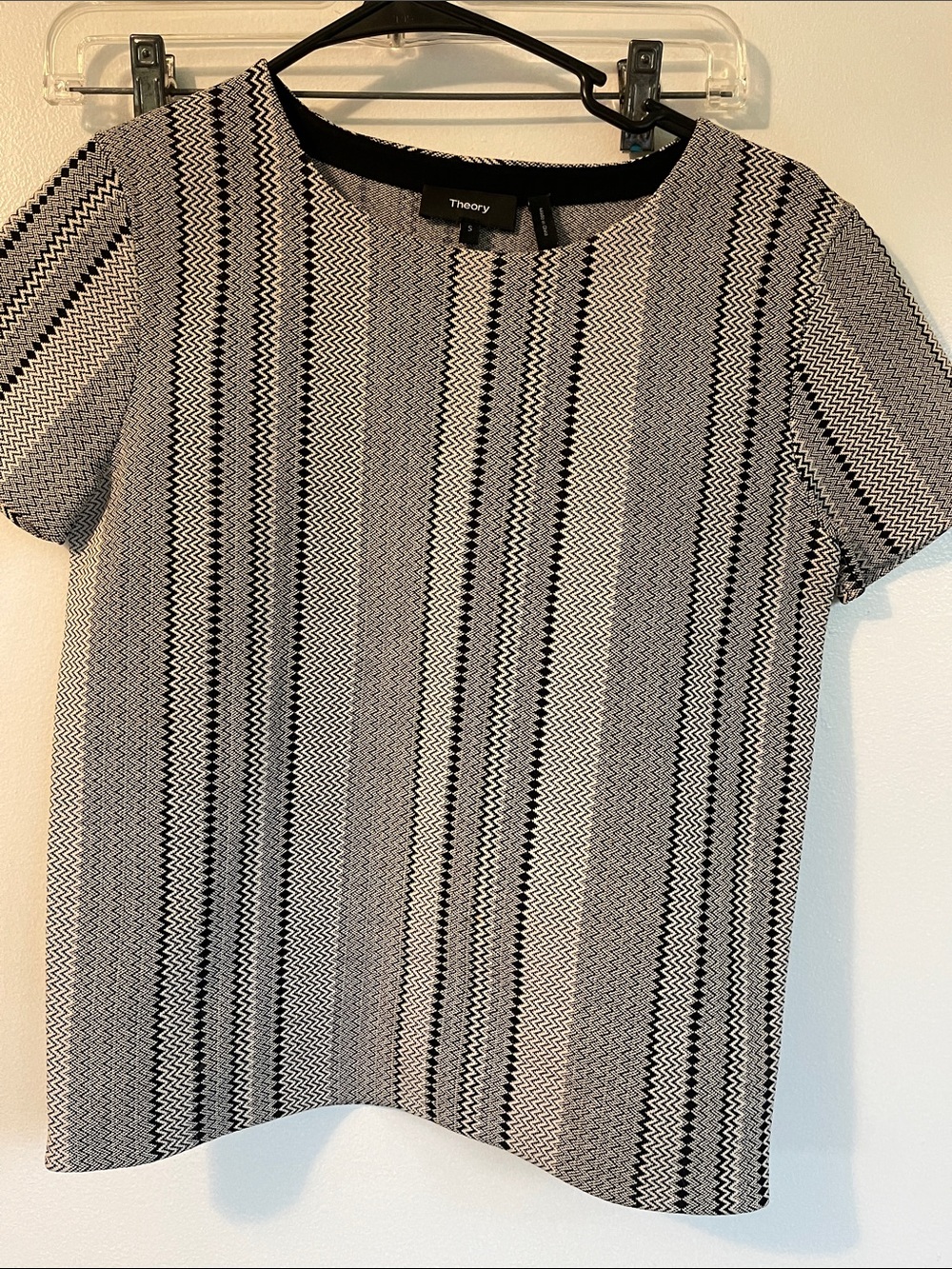 Theory Black & White Short Sleeve Patterned Knit Top